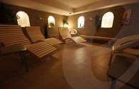 Ruheraum (Finden Sie Ruhe und Entspannung in unserem neu gestalteten Sauna- und Wohlfühlbereich.)